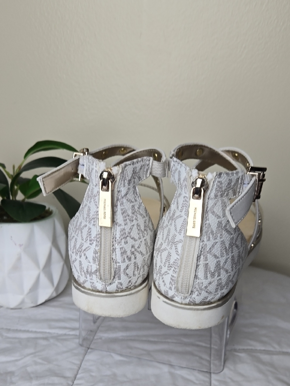 Michael Kors Girls Brandy Astrid Sandals Pale Gold/ White Size 4 - Picture 4 of 7